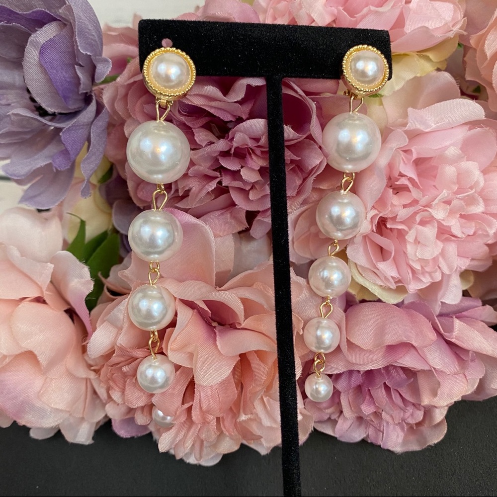 Exaggerated Pearl Earrings Pierced & Clip On - Picture 5 of 6